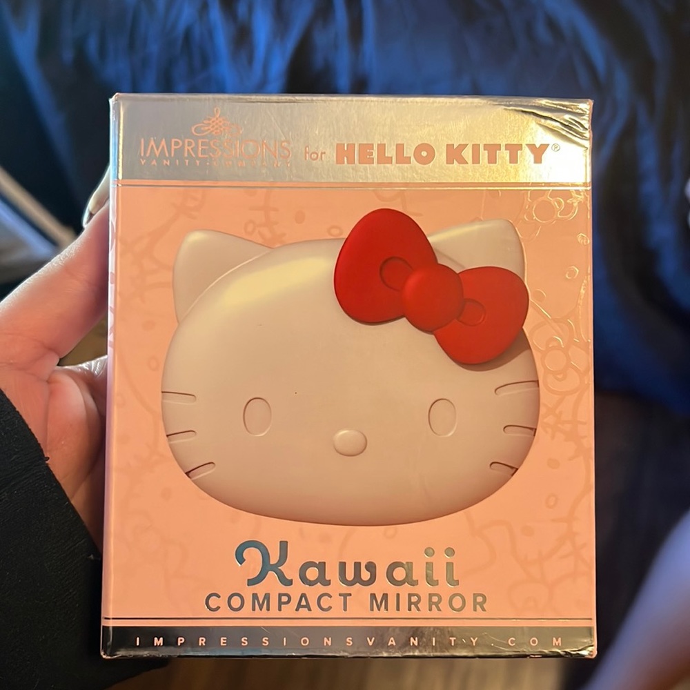 Kawaii hello kitty light up mirror